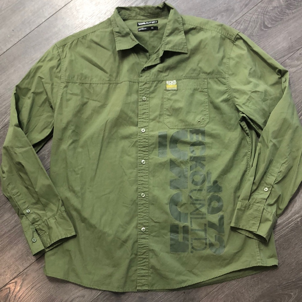 Vintage Ecko Unltd button down green army military style long sleeved shirt